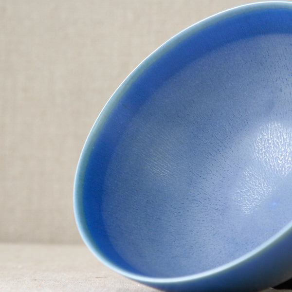 Danish pottery modernist bowl by Palshus, 1950s, blue haresfur glaze, Per & Annelise Linneman-Schmidt, highlighting mid-century Scandinavian ceramics.