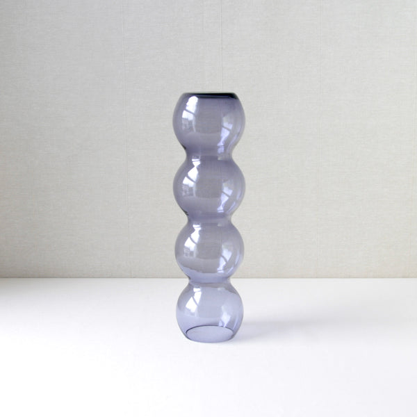 Nanny Still Carnevaali vase in lilac purple with a stacked sphere design, produced by Riihimaen Lasi Oy, a rare mid-century modern glassware piece.