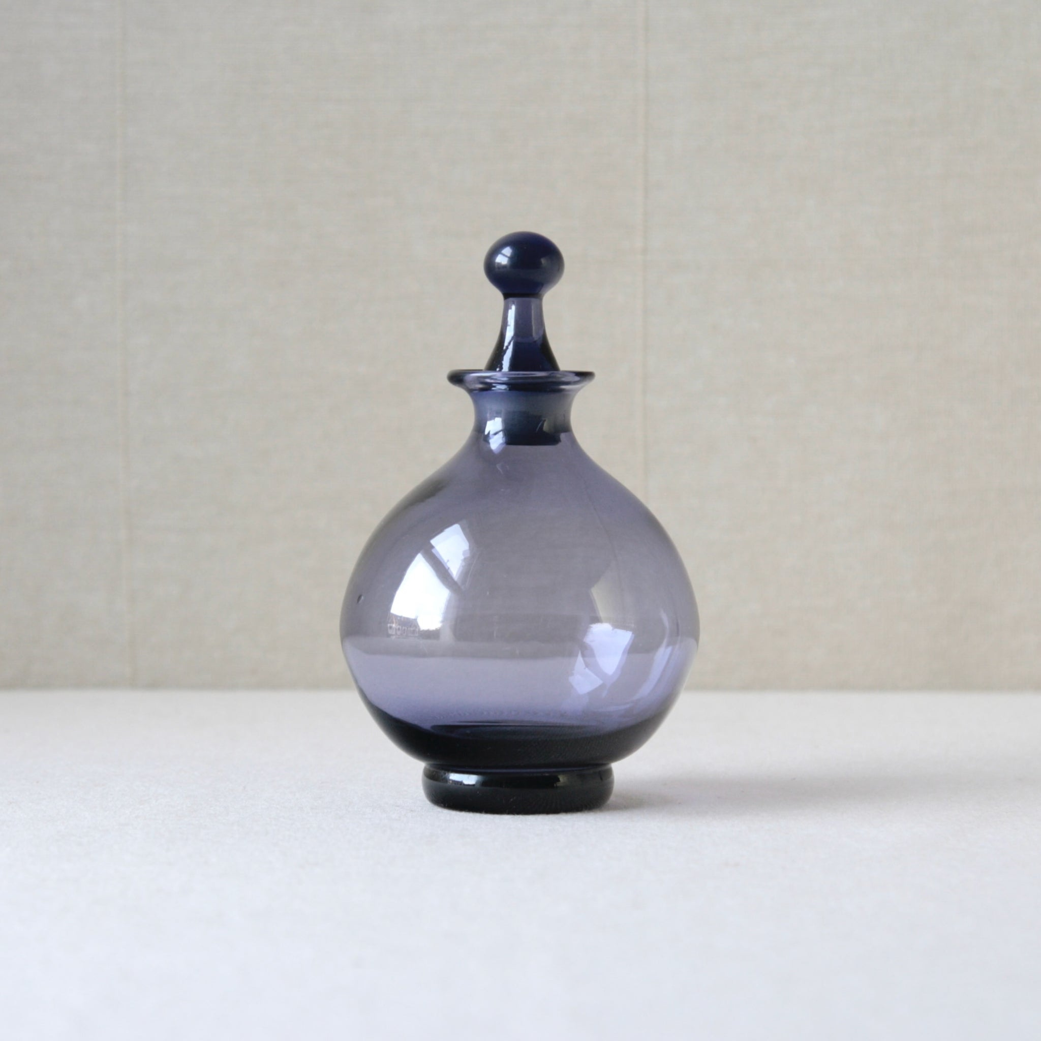 Tamara Aladin 1750 lilac purple vinegar bottle, produced by Riihimaki in the 1960s, a beautiful example of Scandinavian design and organic modernism.