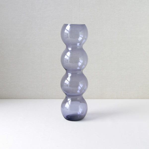 Vintage lilac purple Carnevaali vase by Nanny Still, crafted at Riihimaen Lasi Oy in the 1960s, featuring a balloon-inspired shape in stacked spheres.