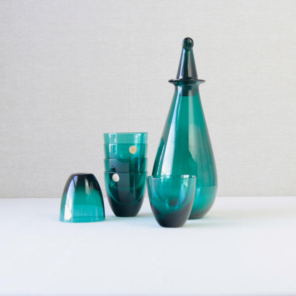 Nanny Still SV decanter and matching glasses, crafted at Riihimaen Lasi in turquoise glass, a beautiful piece for mid-century modernist home decor.