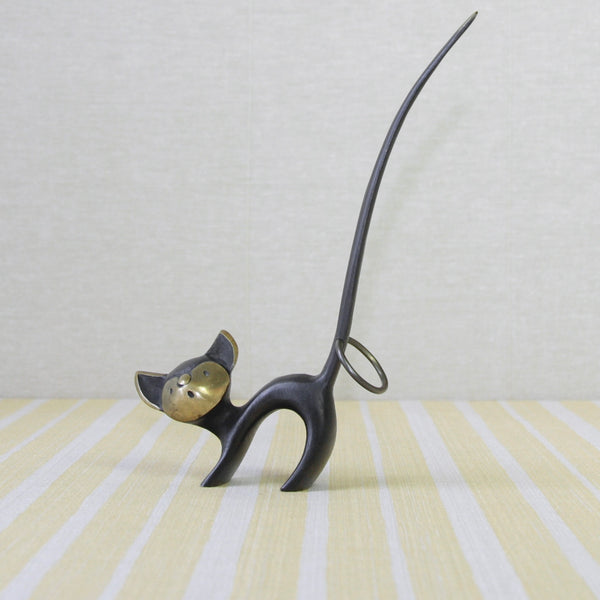 A Modernist brass cat pretzel holder by Walter Bosse, perfect for collectors of Viennese metalwork. This charming piece reflects Bosse’s playful design approach and is available for sale.