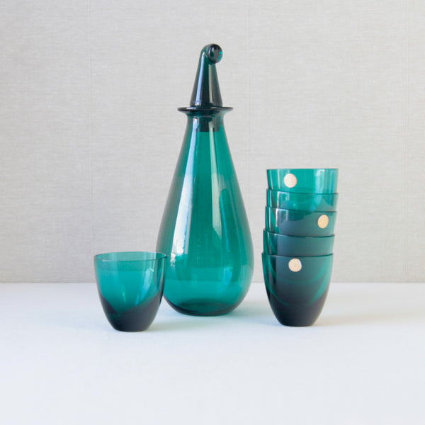 Nanny Still SV decanter and glasses in deep turquoise, produced by Riihimaki in the 1950s, a striking example of Scandinavian design and organic modernism.