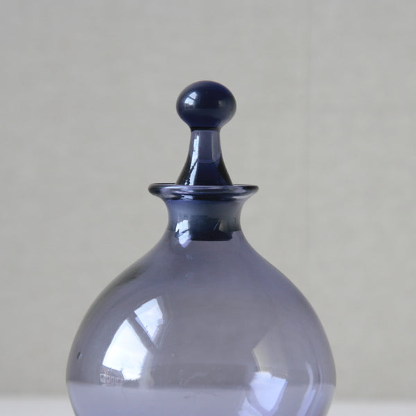 Riihimaki Tamara Aladin 1750 lilac glass bottle, showcasing an organic modern style in a rare purple hue, perfect for Scandinavian-inspired spaces.