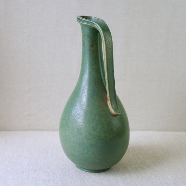 Large and elegant Rorstrand Sweden handled vase, 1940's. Designed by Gunnar Nylund, a collectable design bridging the Modernist and Swedish Grace aesthetic.