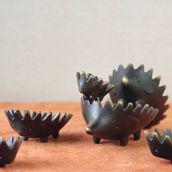 A rare Mid Century Walter Bosse genuine hedgehog ashtray with modern design appeal. This collectible piece reflects the sleek and whimsical aesthetics of Viennese metalwork.