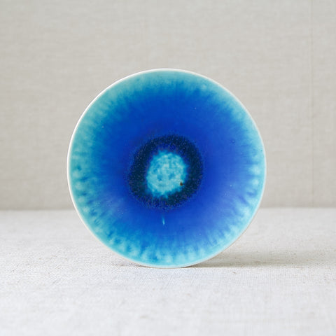 Friedl Holzer-Kjellberg small plate or dish with vibrant cobalt blue glaze, gifted to factory visitors at Arabia, Finland, 1950's.