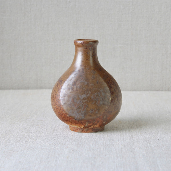 Handmade Danish studio pottery, Bode Willumsen, 1937. A rare bottle-vase presented at celebratory banquet that took place at the castle of Christianburg, Copenhagen, May 18th, 1937.