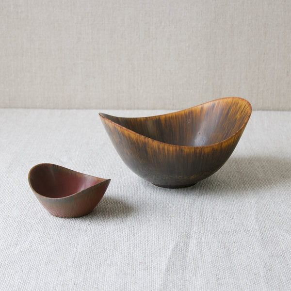 Two Gunnar Nylund similar decorative bowls, model name "ARO", produced by Sweden's leading ceramics manufacturer, Rörstrand