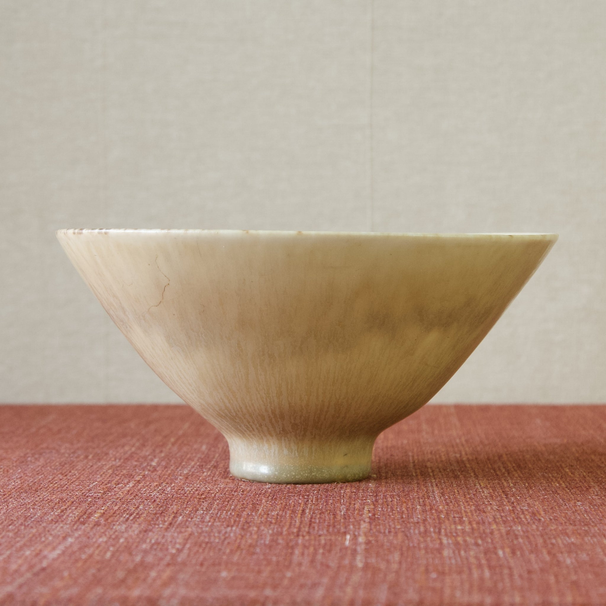 Large SAF bowl designed by Carl-Harry Stålhane for Rörstrand, Sweden, circa 1955, a classic Nordic design.