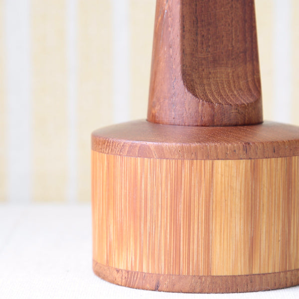 Collectible bamboo and teak pepper mill 1525, a rare design by Jens Quistgaard for Dansk, showcasing Nordic aesthetics. Available from Art & Utility, shipping worldwide.