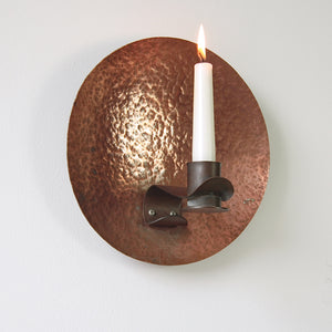 Unique copper wall sconce handcrafted in Britain, circa 1910, showcasing early twentieth-century British design and arts & crafts movement.