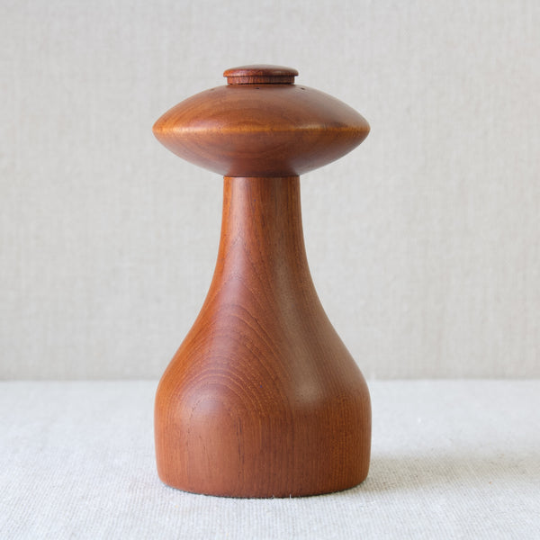 An early edition, with Peugeot metal grinder, of a UFO Model 895 Peppermill by Jens Quistgaard. 