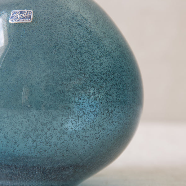 Detail of silicon carbide speckles in an Erik Hoglund Carborundum glass vase from Boda, Sweden