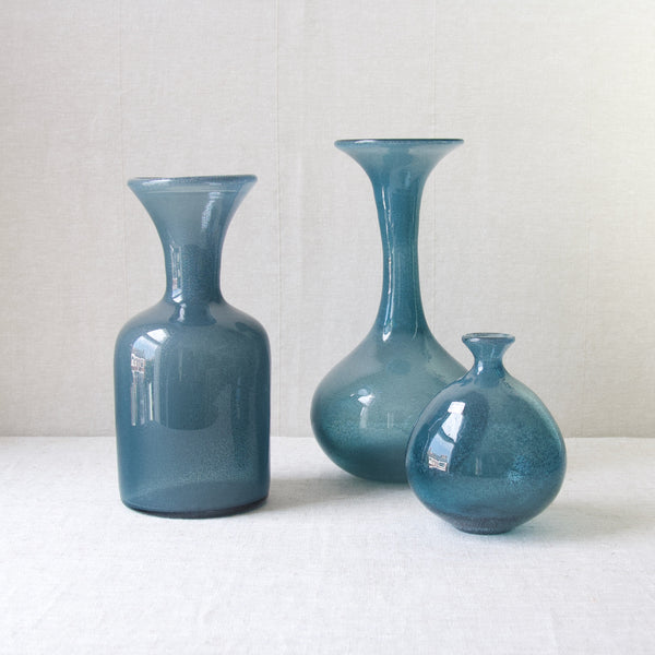 Group of early Erik Hoglund collectable 'Carborundum' blue glass vases designed in 1955 for Boda glassworks, Sweden
