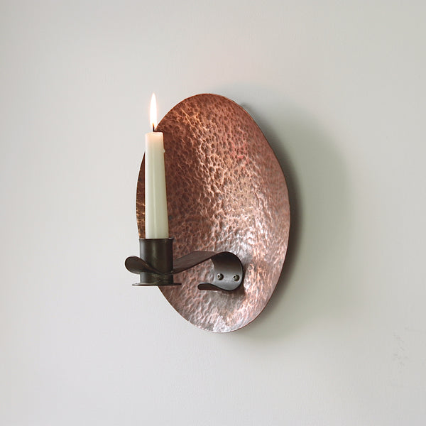 Arts and crafts movement wall sconce, handcrafted in copper, capturing early twentieth-century British design.