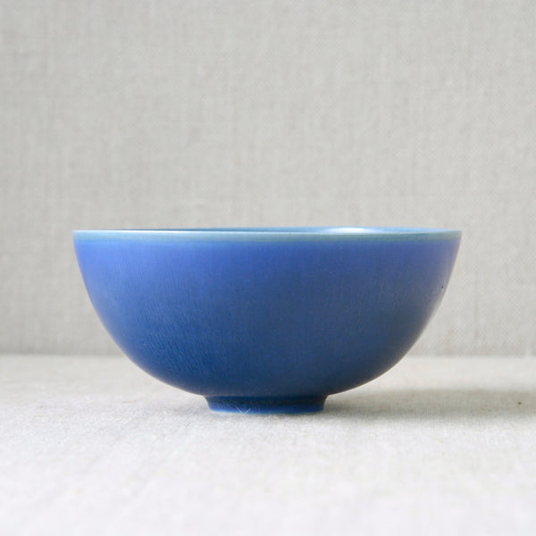 1950s Palshus modernist bowl, Danish ceramics, blue haresfur glaze, Per & Annelise Linneman-Schmidt, showcasing danish studio pottery.