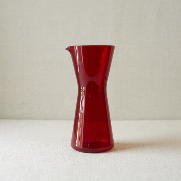 Vibrantly ruby red coloured 1950s glass carafe model 1610 designed by Kaj Franck in 1954. 