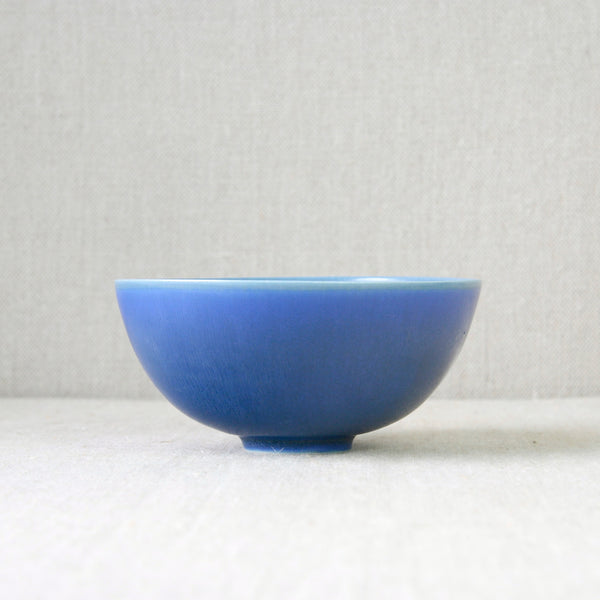 Early Palshus works, 1950s modernist bowl, blue haresfur glaze, by Per & Annelise Linneman-Schmidt, part of 20th century danish ceramics.