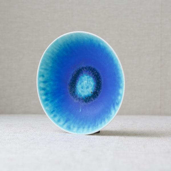 Arabia Finland Friedl Holzer-Kjellberg porcelain dish with bright blue glaze, 1950's