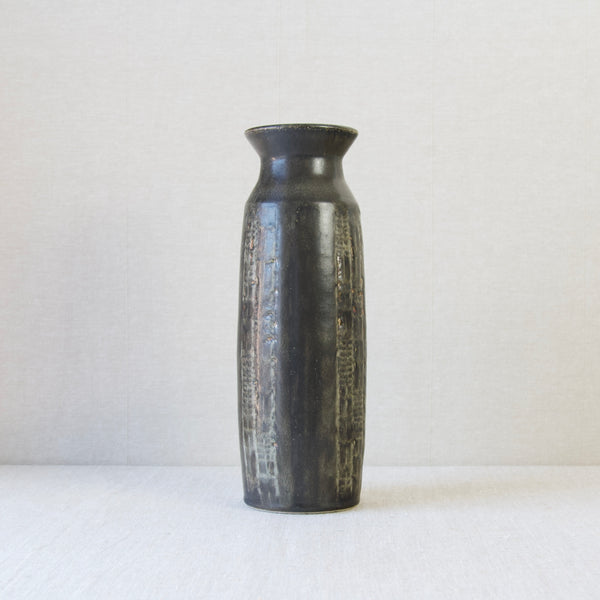 Large Carl-Harry Stalhåne vase handmade at Rörstrand atelier, 1962, displaying an organic aesthetic 