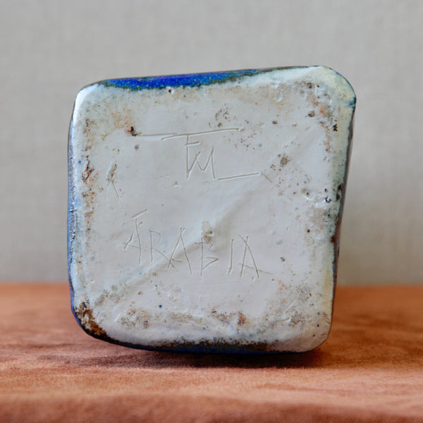 Imag e of base of a vintage Francesca Mascitti Lindh vase from Arabia Finland, the underside is hand inscribed with the cermic artists monogram 'FM' for Francesca Mascitti, and the factory name 'ARABIA'.