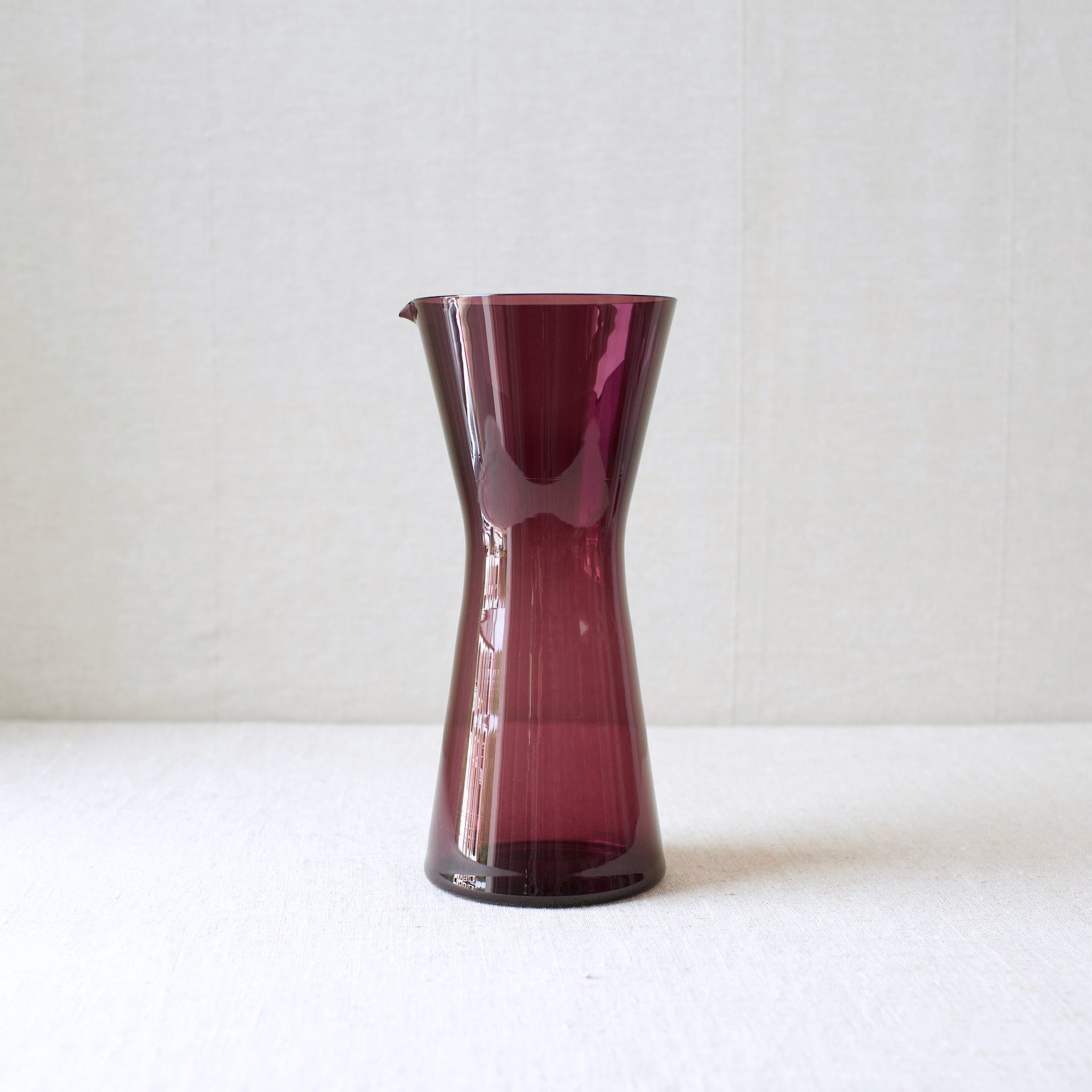 vibrant-lilac-purple-cocktail-pitcher-model-1610-by-leading-finnish-designer-kaj-franck-1954-nuutajarvi-notsjo Finland