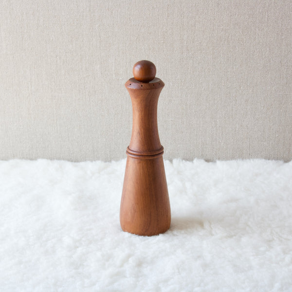 Top view of a 1960s Danish pepper mill designed by Jens Harald Quistgaard. Art & Utility have many examples of Quistgaards work for sale which is available to buy online from anywhere in the world.
