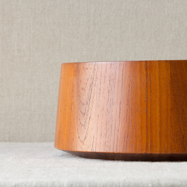 Detail showing grain of teak wood on 1950s tapered bowl by Jens Quistgaard