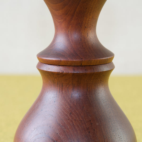 An hourglass shaped model 890 pepper mill by Jens Quistgaard. Like most of the mills in Quistgaard's circa 60 piece collection, this design holds salt in the top whilst the lower half grinds pepper.