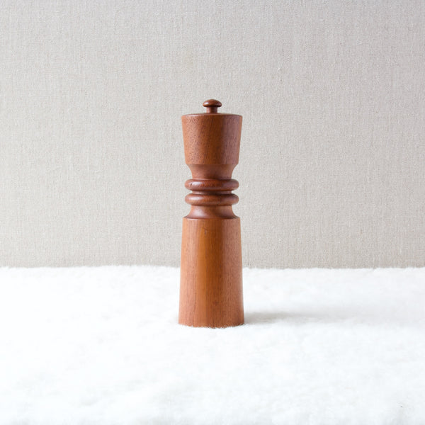 Jens Quistgaard Dansk Designs 832 Chess Queen pepper mill