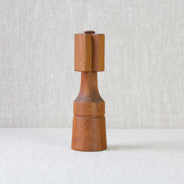 Lead image of a Jens Quistgaard pepper mill with the name "Chess King". The model number of this combination salt and pepper mill carved from solid teak is #891.