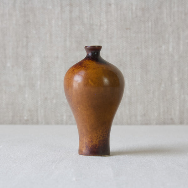 Annikki Hovisaari 1960s miniature vase for Arabia Finland with brown ochre glaze